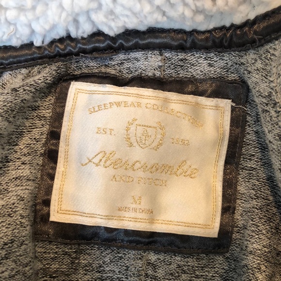 Abercrombie and Fitch - Picture 7 of 8